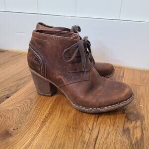 Clarks Artisan Brown Leather Ankle Boots Lace Up Wide Width Size 8.5